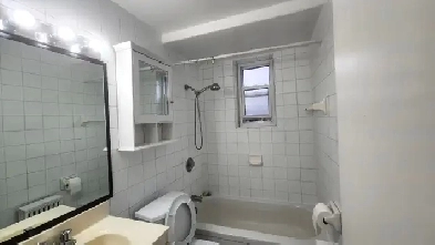 Specius 1-bedroom apartment near Wilson Subway Image# 5