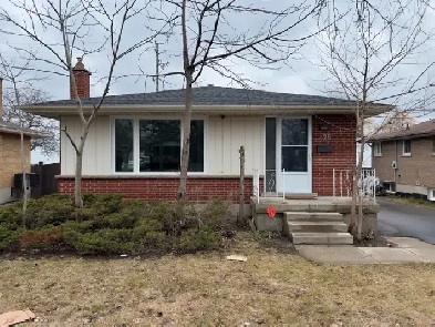 Room available in 6 bdrm house - Waterloo / Laurier Image# 1