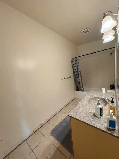 Roommate - Close to LRT MktMall UC NorthlandMall Brentwood Mall Image# 2