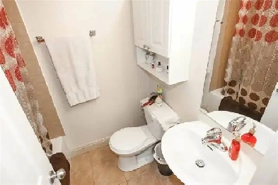 Bachelor suite for rent close to UofM, quiet, clean affordable. Image# 3