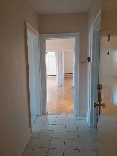 $2,600   utilities - Bedroom Apartment - St Clair & Oakwood Image# 3