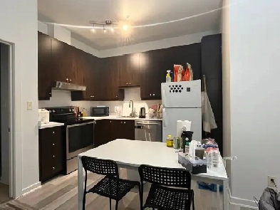 Lease Transfer 3 1/2 at 3600 Avenue Van Horne Image# 6