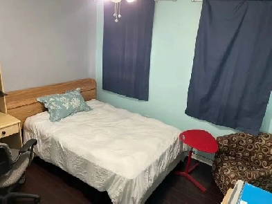 bright and quiet room for male, Mississauga near Square One Image# 1