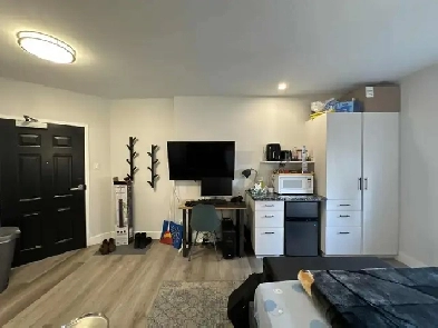 Fully Furnished Studio – All-Inclusive – Available Sept 1 Image# 2