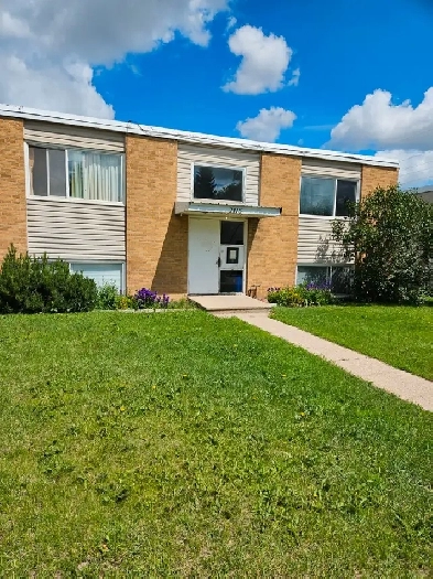 Bachelor Apartment, 2115 7th Street E. Image# 1