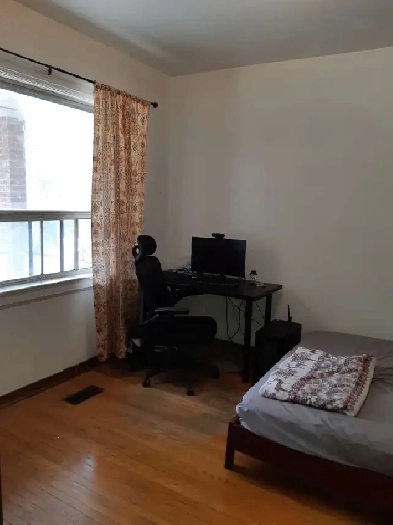 2 nice bedrooms downtown Toronto Dundas and Bathurst all include Image# 1