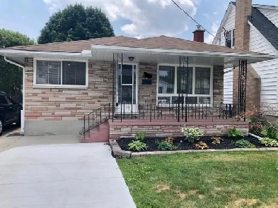 Large, family friendly main floor unit - $1950/month   hydro Image# 2