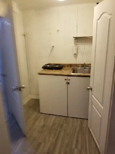 Separate one large bed one full bath apt for rent  Scarborough Image# 2