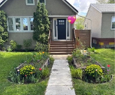 School teacher looking for roommates! Image# 1
