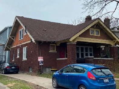 Fully furnished bedroom, all included, steps from University Image# 1