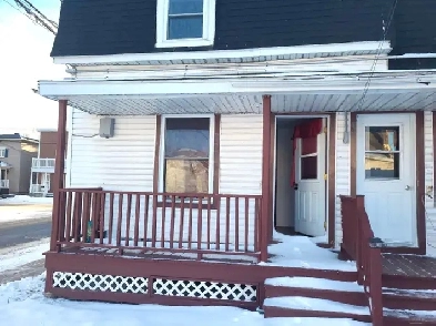 Très beau 4 1/2 sur deux étages à 860$ Image# 6