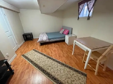 PRIVATE ROOM SHARED WITH FEMALE STUDENT MIDLAND & EGLINTON Image# 1