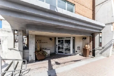 SPACIOUS DOWNTOWN CONDO 2 BEDROOMS 2 BATHROOMS WITH PARKING Image# 3
