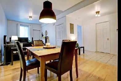 Ahuntsic Metro Sauve - Montréal - Rue de Louvain E et 1 parking