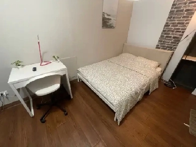 Bright Private Room Near 17th Ave – Just $620 with Utilities Image# 1