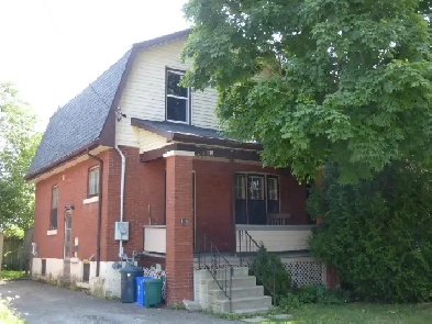 3 Bedroom House for Rent in Stratford Image# 1