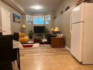 Executive basement suit in Eagle Ridge available for short term Image# 9