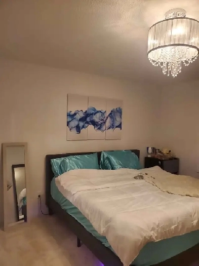 1 Master Bedroom To Rent for Female Professionals in Kitchener Image# 7