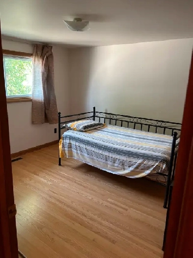 ✨ Room for Rent in a Convenient Location ✨ Image# 2