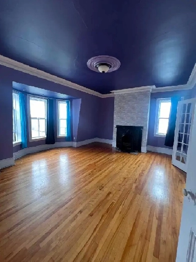 2 Bedroom top Floor Unit in Uptown Image# 6