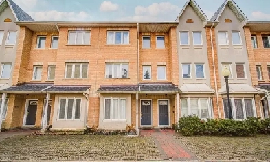 Renovated townhouse in Scarborough | 3 bed/3 bath | Image# 9