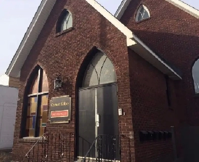 One bedroom apartment in converted church Image# 3