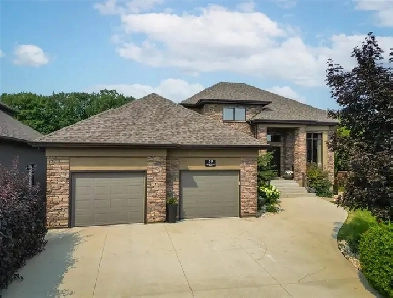 Stunning 2-Storey Backing onto Forest in Royalwood! Image# 7