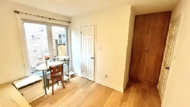 Room with Private Washroom Central Mississauga Image# 1