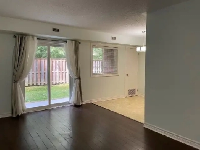 2 BEDROOM CONDO IN COBOURG:: PLEASE CALL (905) 349 2400 TO VIEW! Image# 1