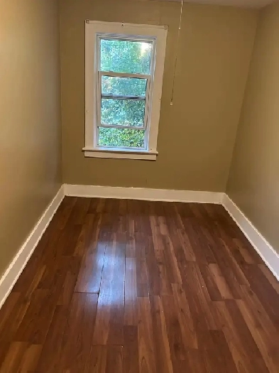 Shared 3bedroom - 55 secord street - 750 per month Image# 5
