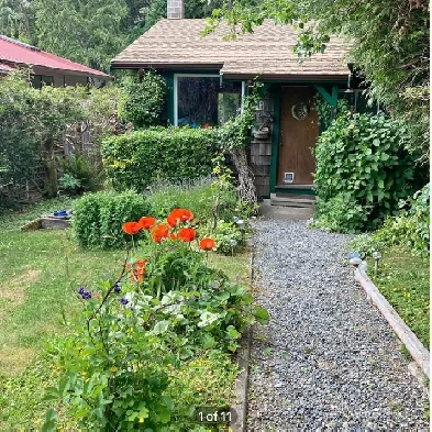 Sweet waterfront cottage Image# 9