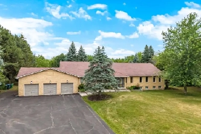 Amazing custom built ranch bungalow on a 2.5 acres! Image# 30