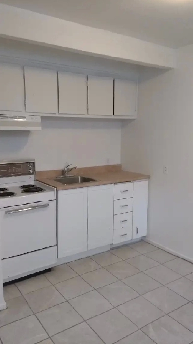 Grand  2½  à louer/Édouard Montpetit/Côte-des-neiges, LIBRE Image# 1