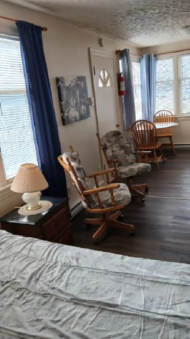 All Inclusive Fully Furnished Bachelor Apartment Image# 7