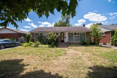 All Inclusive 3 Bedroom   Den Main Unit in St. Catharines! Image# 1