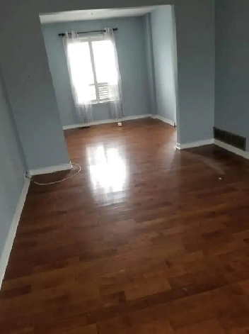 4 bedroom 2.5 bathroom main floor/ upper unit of house for rent Image# 6