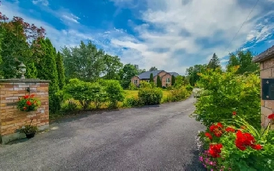 ALL INCLUSIVE✨3 BEDROOM✨HOLLAND LANDING✨SEPT 15✨WATERFRONT Image# 8