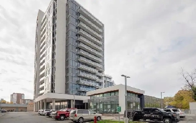 Bright & Modern One Bedroom Condo in Prime Location Image# 4