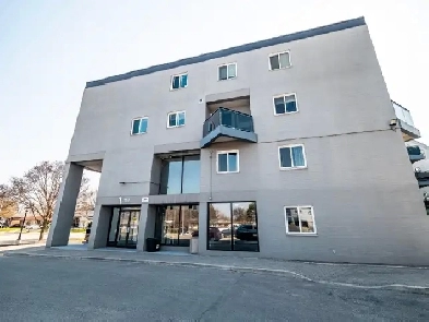 2-Storey Condo Townhouse for Lease in Clarkson Village! Image# 1
