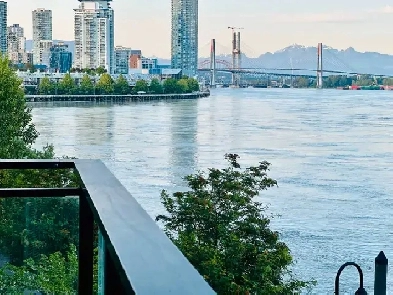 2b 2b Waterfront condo. Image# 5