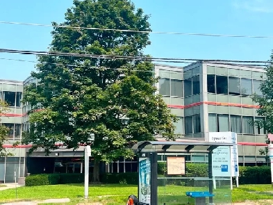 Amazing Office/Studio space in Mississauga right off QEW. Image# 2