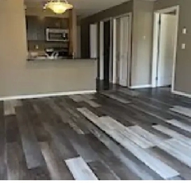 Main floor dual entry 2 bed, 10 mts to Dtown, heated parking. Image# 14