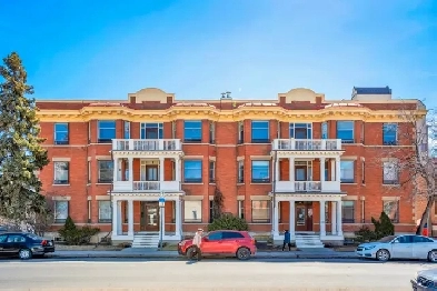 Downtown 1 bedroom suite w/ 2 balconies Image# 2