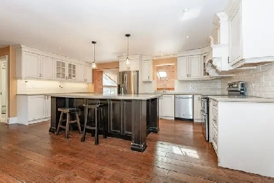 3 Bedroom Upper House in Old University Area $3295 plus 60% util Image# 1