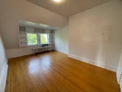 Cozy One Bedroom located West Image# 4