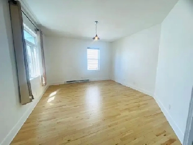 Very Spacious 2 Bedroom Located in quiet area West Image# 1