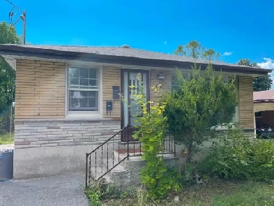 TRENT STUDENTS ROOM AVAILABLE NOW In Prime North Image# 1