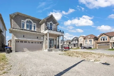 Modern 4-Bed Home | Quartz, Hardwood, Smart Tech – Alliston Image# 18