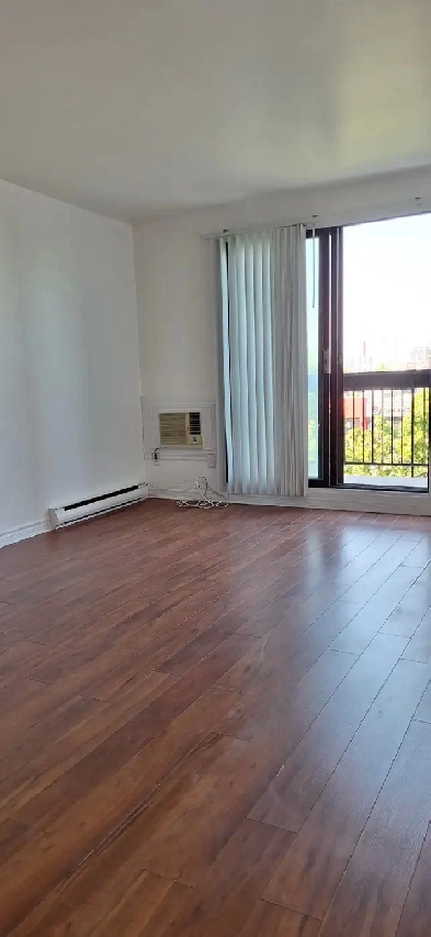 Appartement 3 1/2  à louer , Chomedey/Laval Image# 1