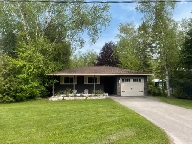 3 Bed/1 Bath home short term rental Sept - May Image# 1